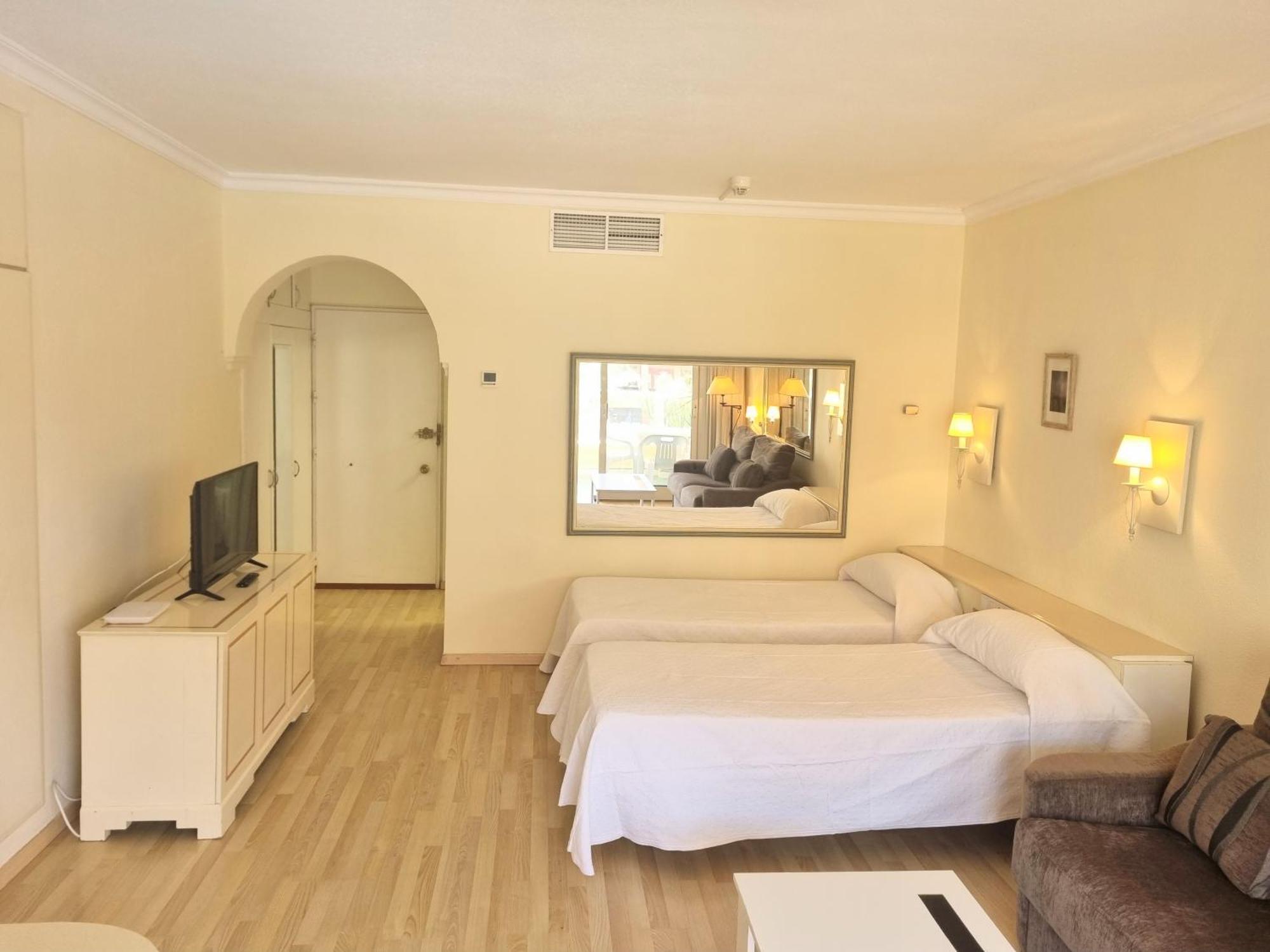 Pyr Beach And Pool Studio I Фуэнхирола Экстерьер фото