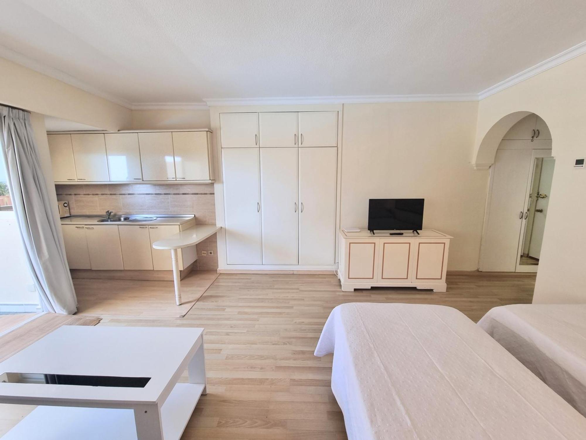 Pyr Beach And Pool Studio I Фуэнхирола Экстерьер фото