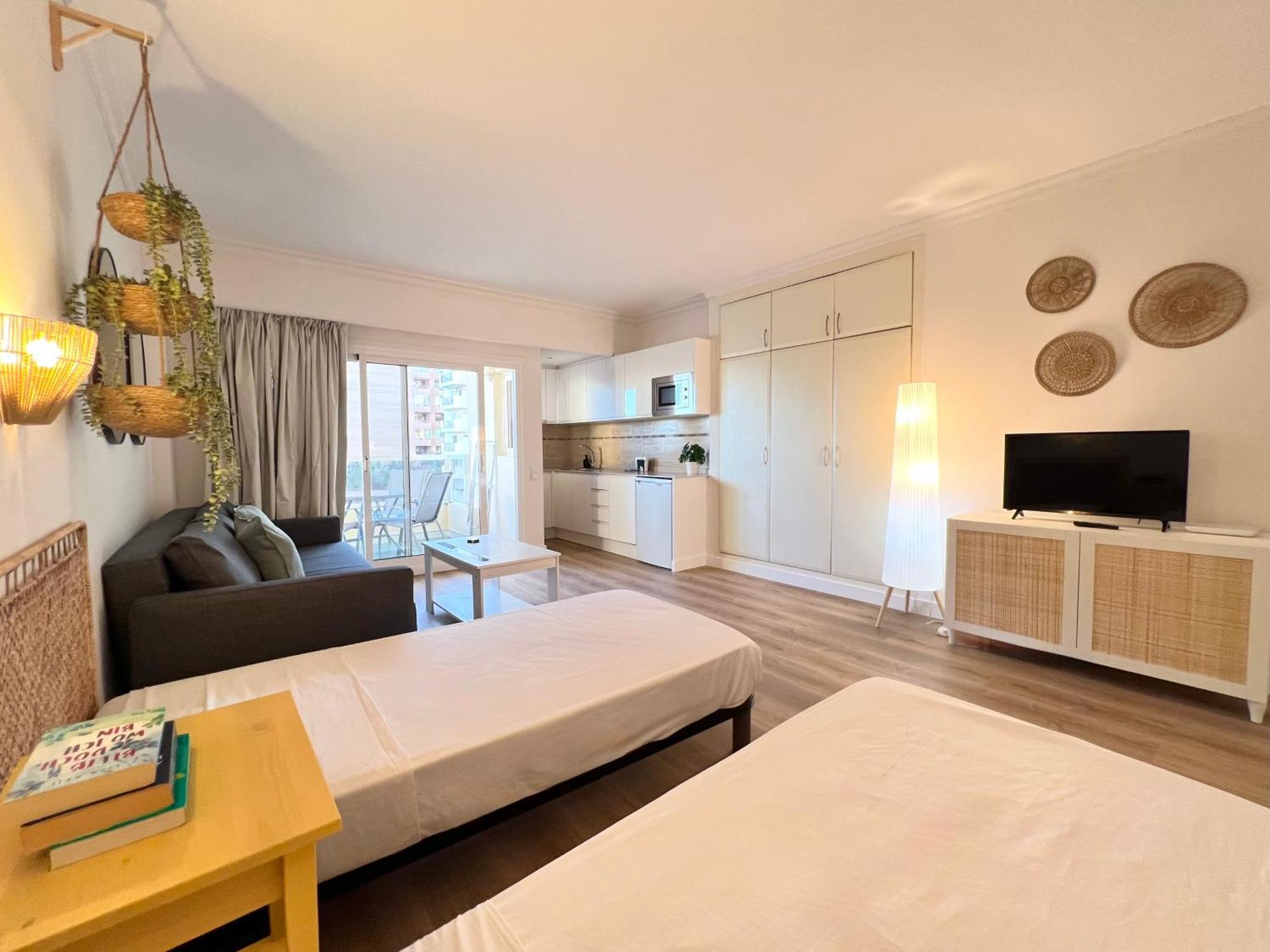 Pyr Beach And Pool Studio I Фуэнхирола Экстерьер фото