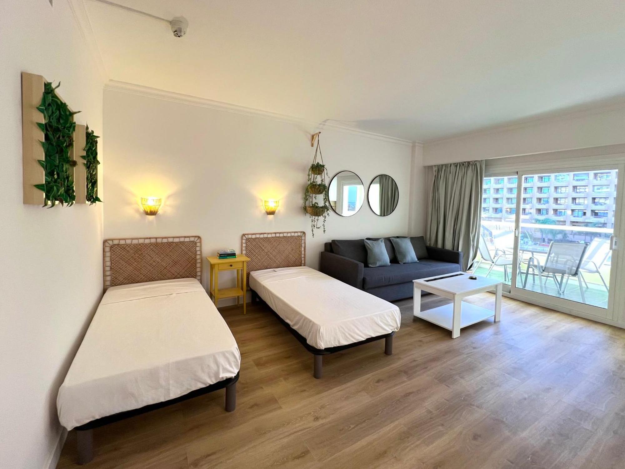 Pyr Beach And Pool Studio I Фуэнхирола Экстерьер фото